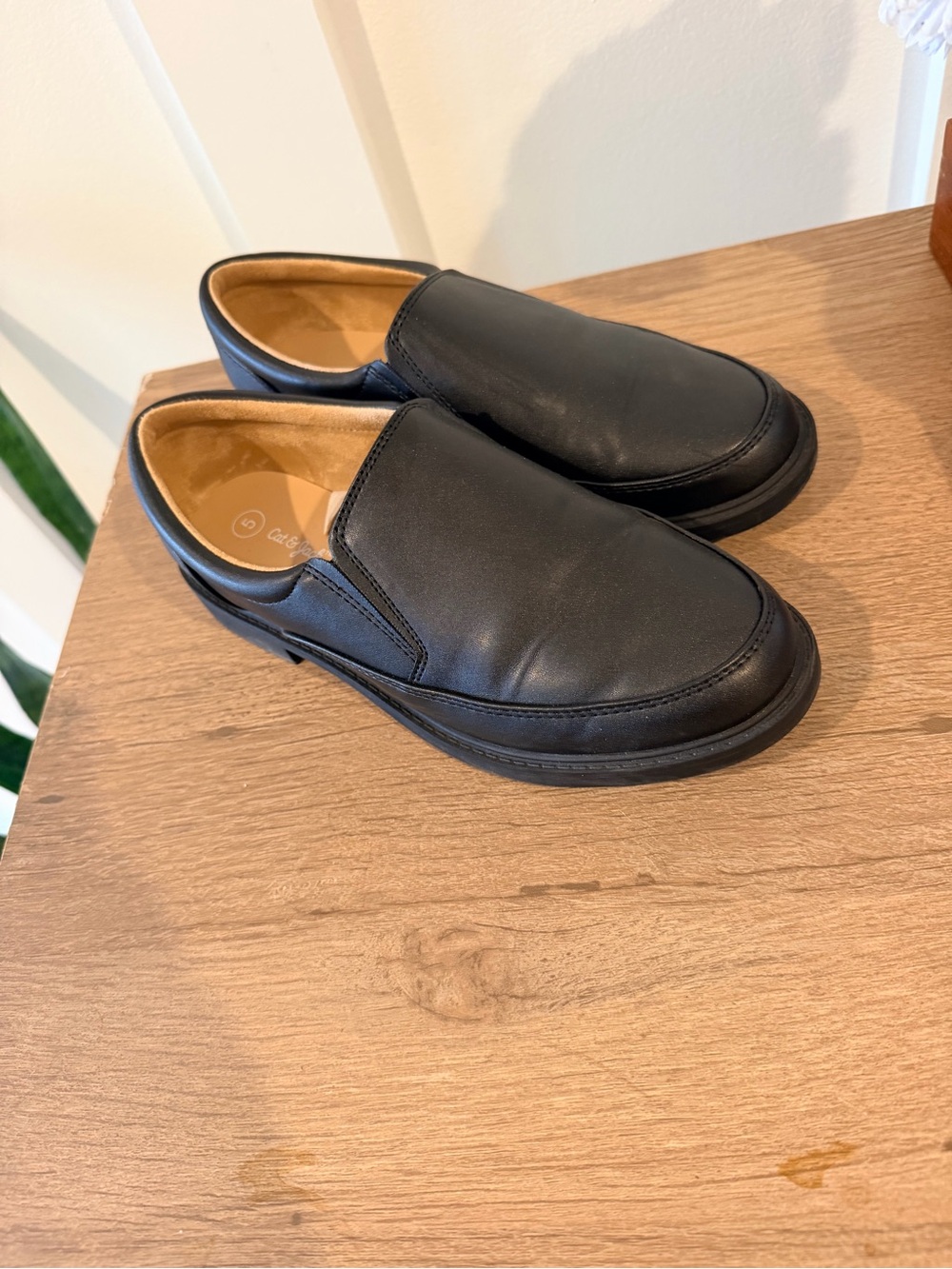 Cat & jack boys size 5 Black Slip-On Leather Dress Shoes - Picture 2 of 5